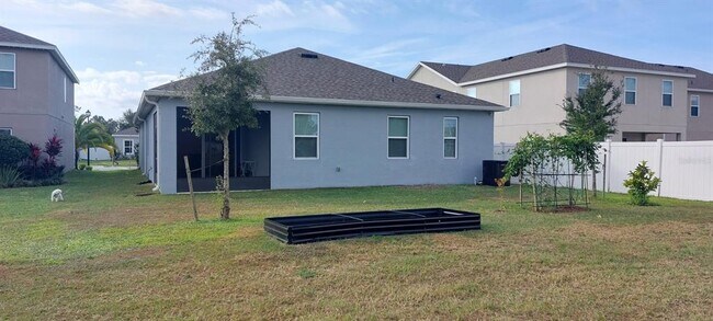 Building Photo - 1608 Sky Lks Dr