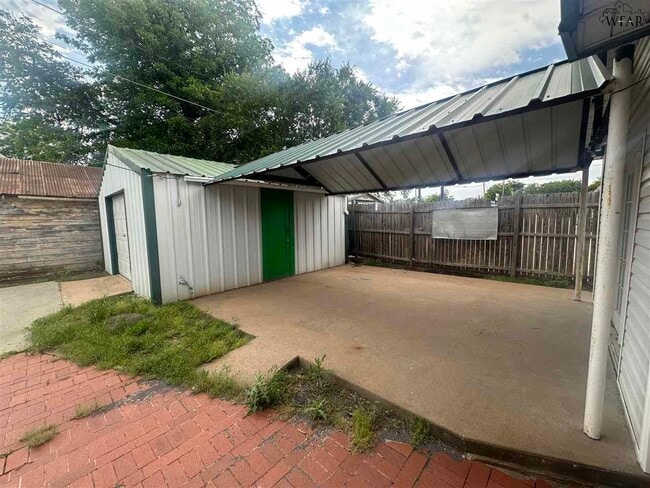 Building Photo - 407 E Gilbert St