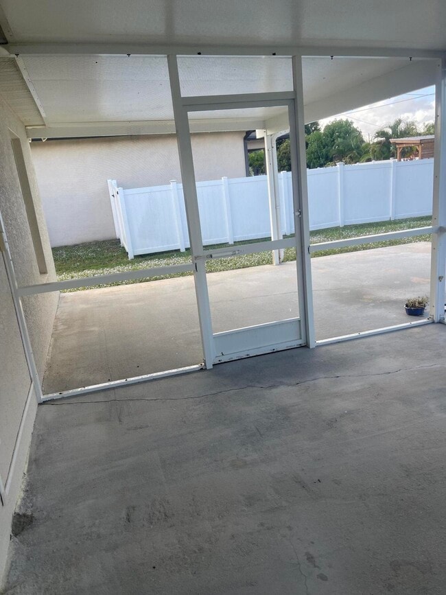 Building Photo - 1851 SW Inlander Ave