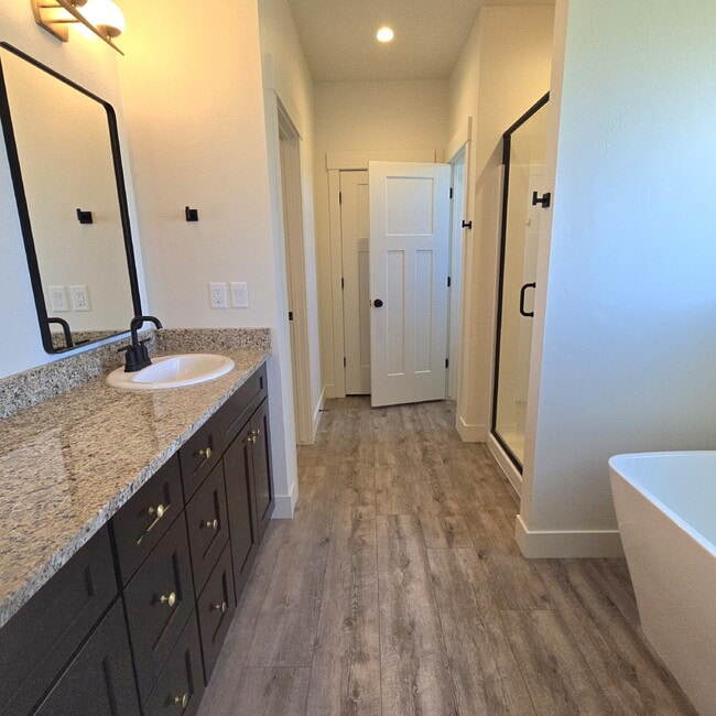 Building Photo - Move-in ready! 4 bedroom house with 3 car ...