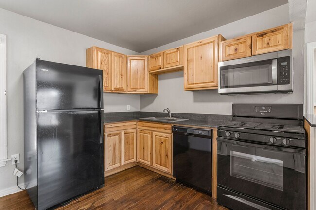 Building Photo - Live/work One Bedroom with Study in Plaza ...