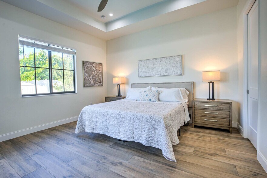 Building Photo - 685 107th Ave N