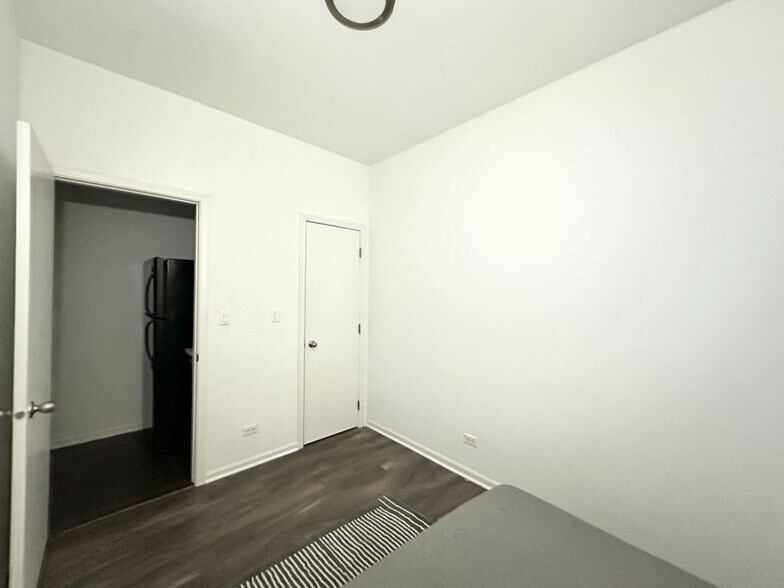 Building Photo - 5054 N Winthrop Ave