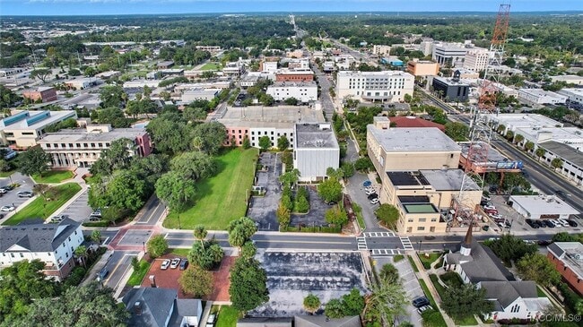 Building Photo - 302 SE Broadway St