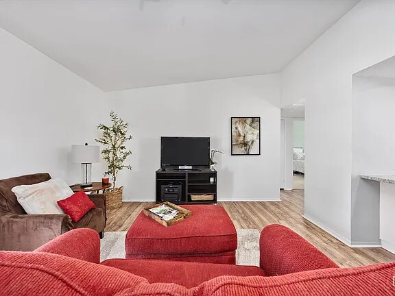 Building Photo - 5804 Sundale Ave