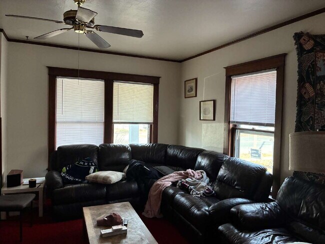 Building Photo - 3 bed 1 bath near UWEC! Available June 1st