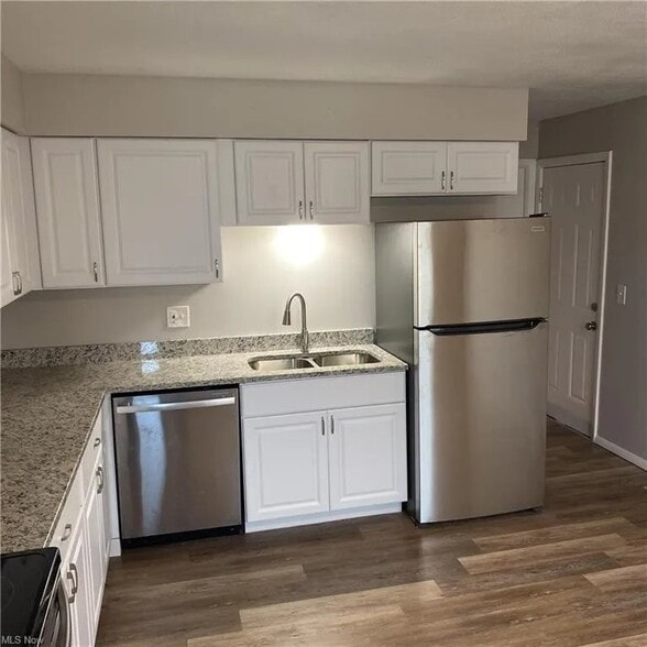 Building Photo - 533 Bon Air Ave