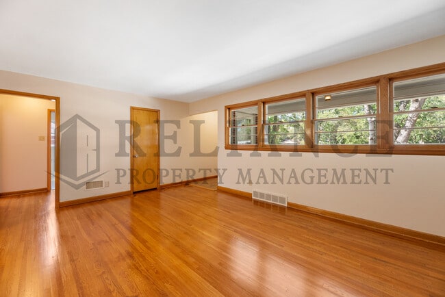 Building Photo - 878 S Fabrique Dr