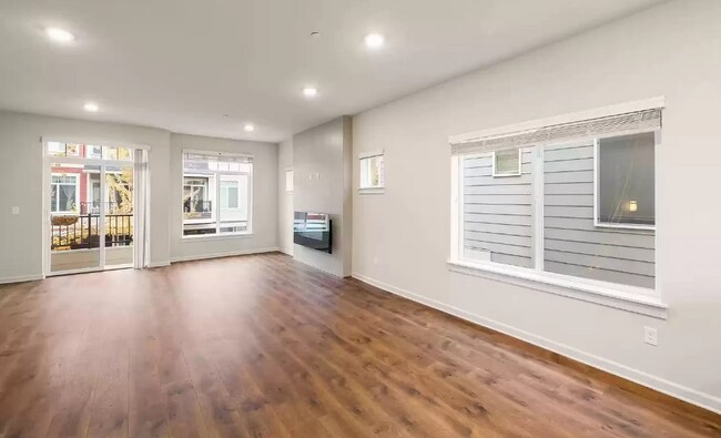 Building Photo - 459 NE Patricia Ann Pl