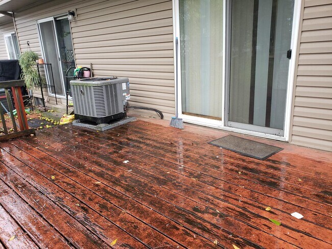 Building Photo - 7900 Barkwood Dr