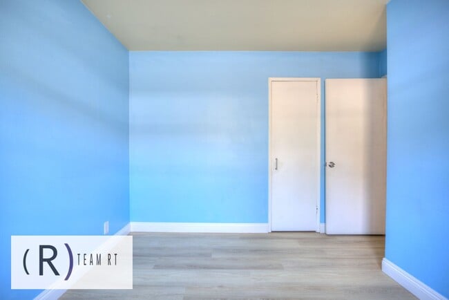 Building Photo - Contemporary Newly Renovated 3 Bedroom 2 Bathroom Residence