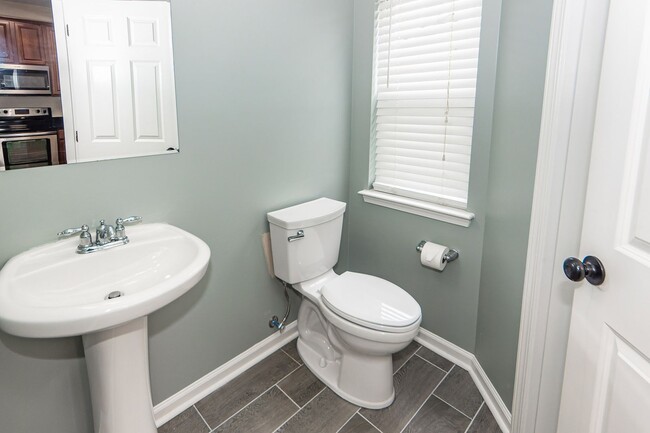 Building Photo - 4 Bedroom 2.5 Bath Home in Felder Creek - ...