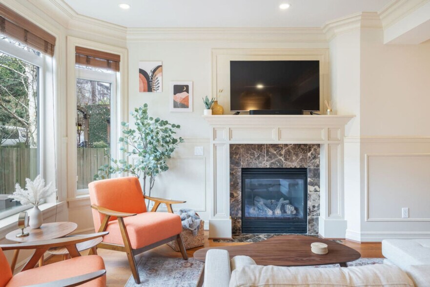 Primary Photo - 117 W Kinnear Pl