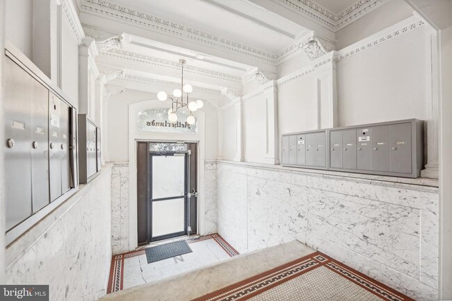 Building Photo - 4300 Chestnut St