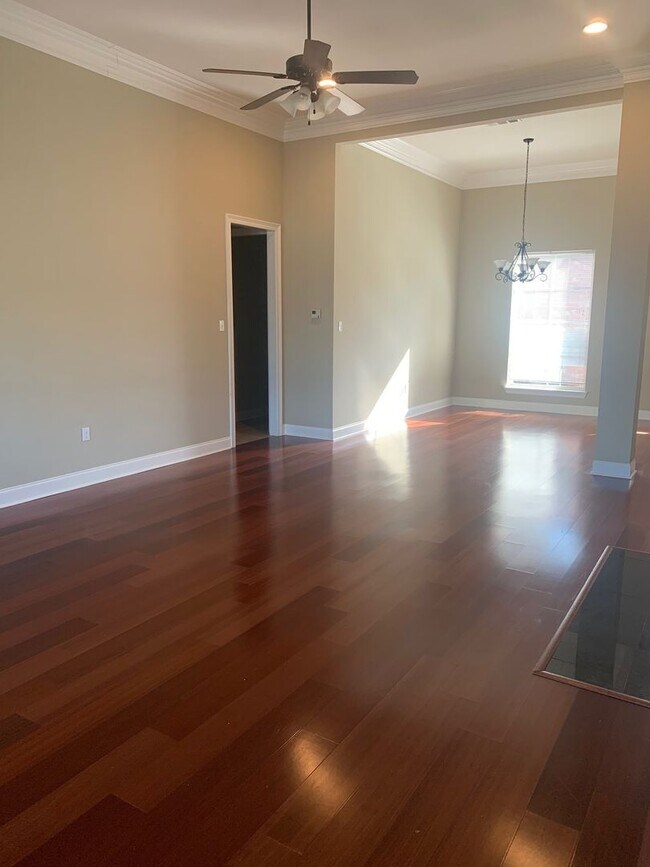 Building Photo - 4BR/3BA