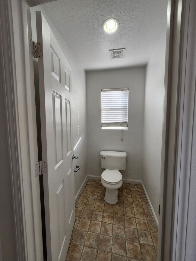 Building Photo - Beautiful Yuba City Home