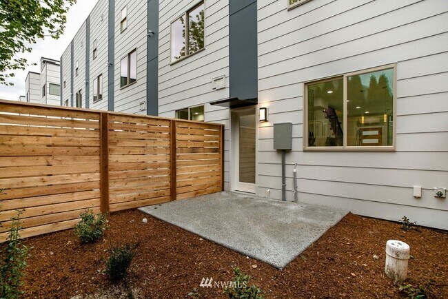 Building Photo - Beacon Hill Living: Contemporary Townhome ...
