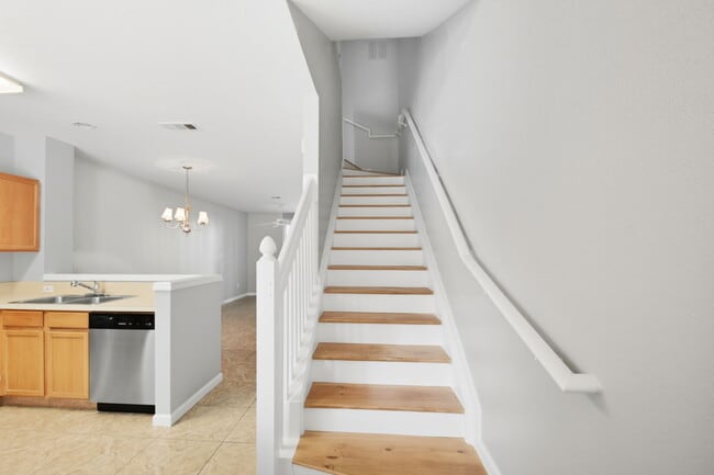 Building Photo - 1450 Stockton Dr