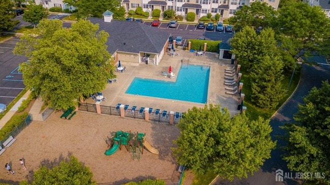 Building Photo - 908 Blossom Cir