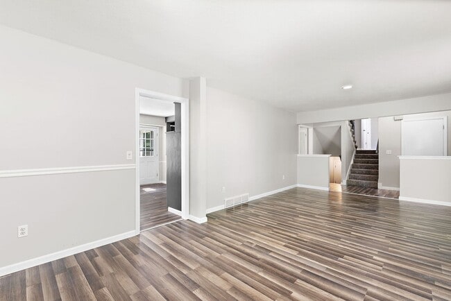 Building Photo - Spacious Overland Park 4 Bedroom Home - Av...