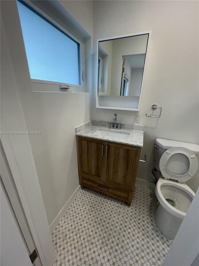 Building Photo - 936 S Alhambra Cir