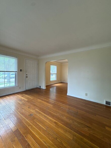 Building Photo - 4600 Chatsworth St