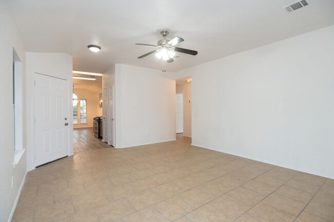 Building Photo - Nestled in Round Rock neighborhood.