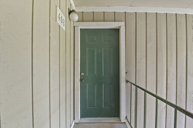 Building Photo - 1950 Spenwick Dr