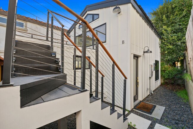 Building Photo - 1105 Stanford Ave