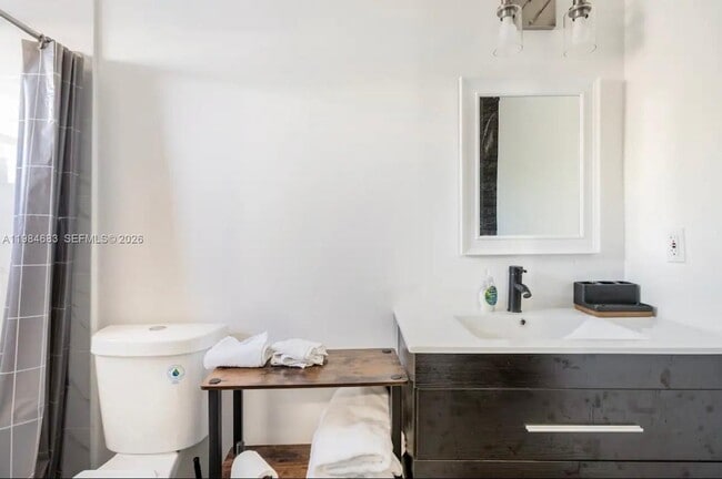 Building Photo - 1200 NW 18th Ct