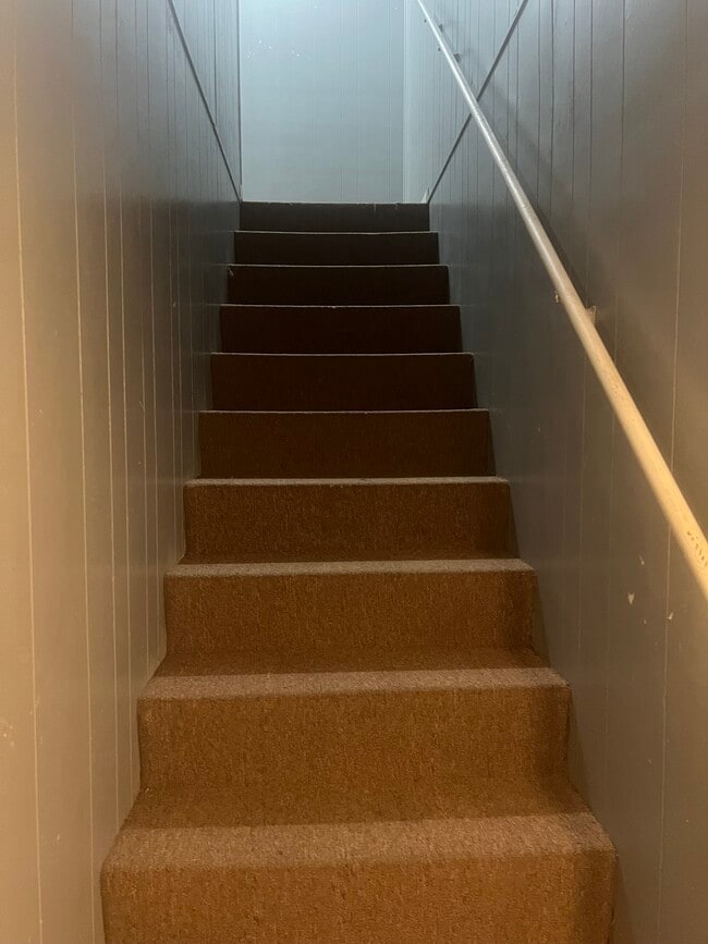 Building Photo - 715 W Tyler St