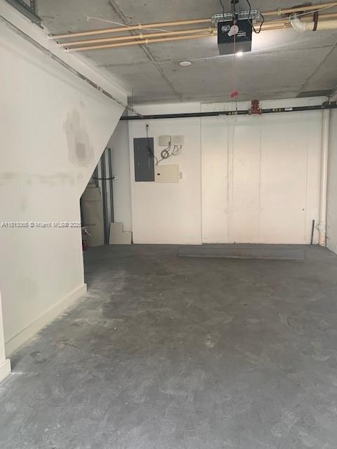 Building Photo - 2965 NE 185th St