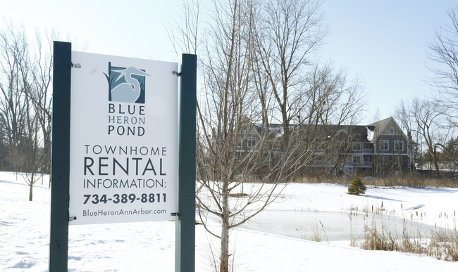 Building Photo - Blue Heron Pond