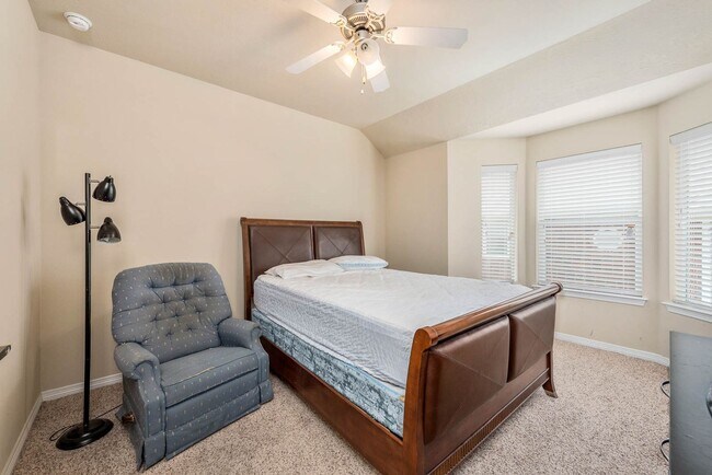 Building Photo - $500 Off 1st Month's Rent! August 2026 Pre-lease! Gorgeous 4 Bed, 4 Bath in Beautiful Lakeridge!