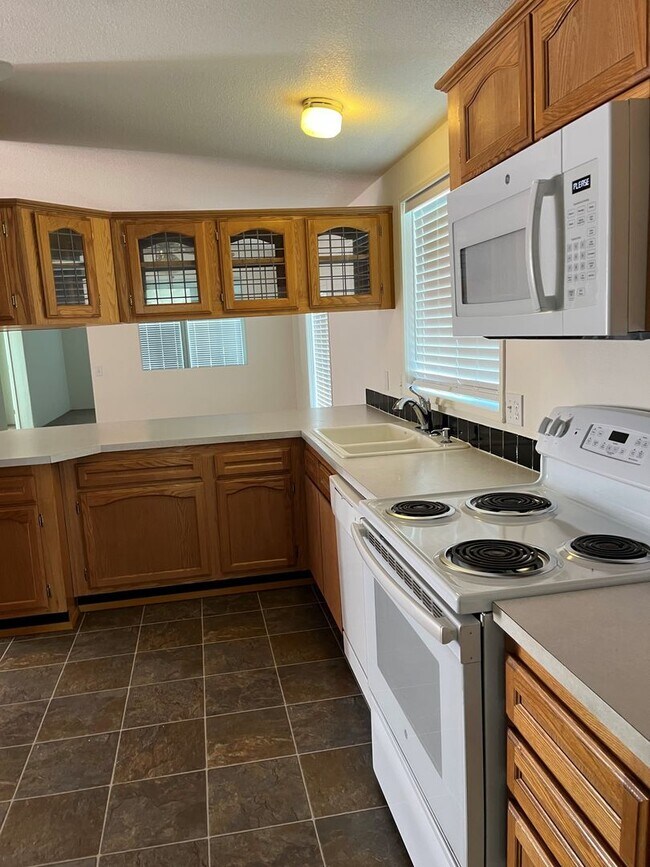 Building Photo - Round Lake Estates