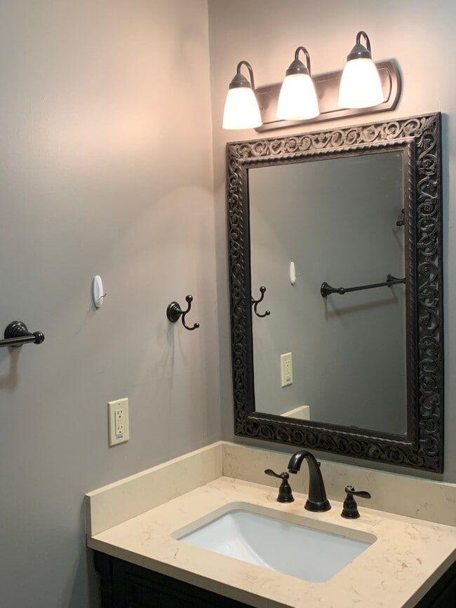 Building Photo - 2/2 Fully Furnished Condo in Willow Valley...