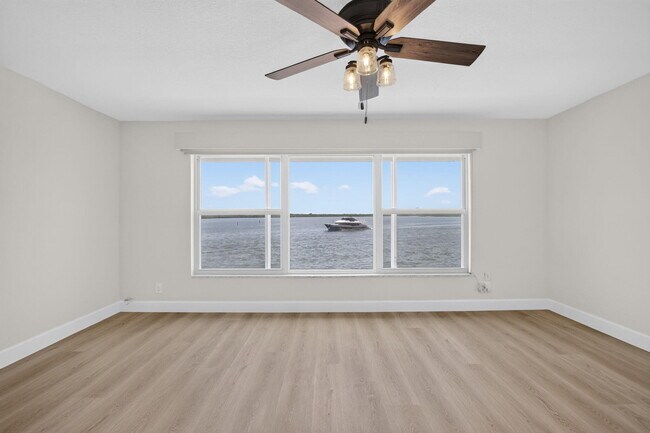 Building Photo - 52 Yacht Club Dr