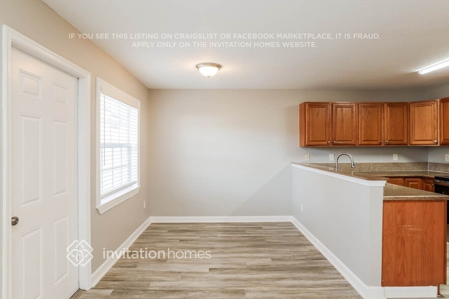 Building Photo - 102 Carol Susan Ln