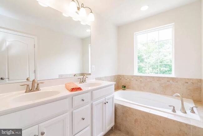 Master Bathroom - 310 Tree Line Dr