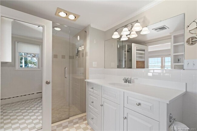 Building Photo - 23 Soundview Dr