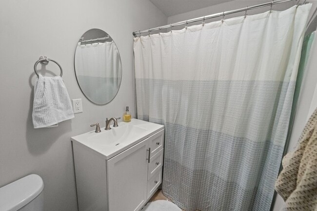 Building Photo - Charming 3-Bedroom Home on Savannah’s Southside with Covered Patio and Large Backyard