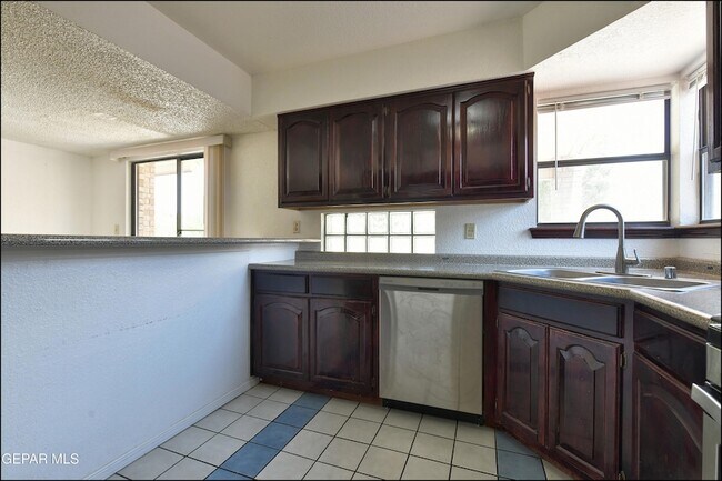 Building Photo - 695 Bluff Canyon Cir
