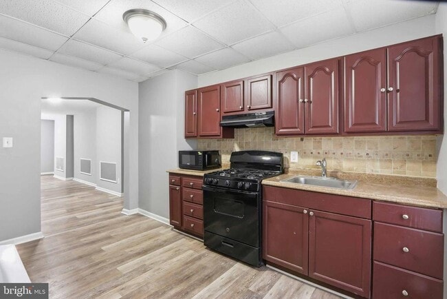 Building Photo - 415 N Belnord Ave