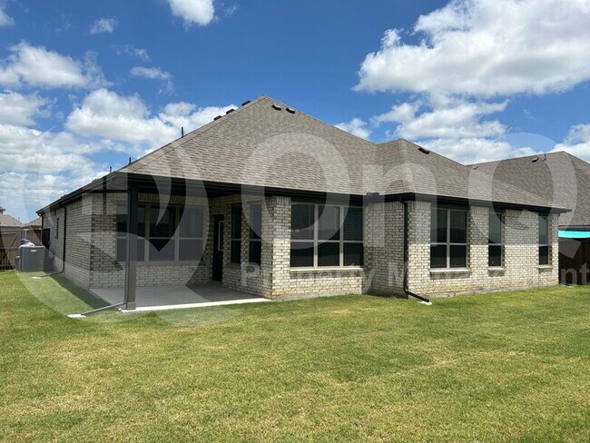 Building Photo - 533 Oleander Dr