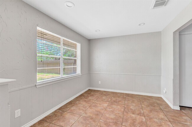 Building Photo - 2414 Chanay Ln