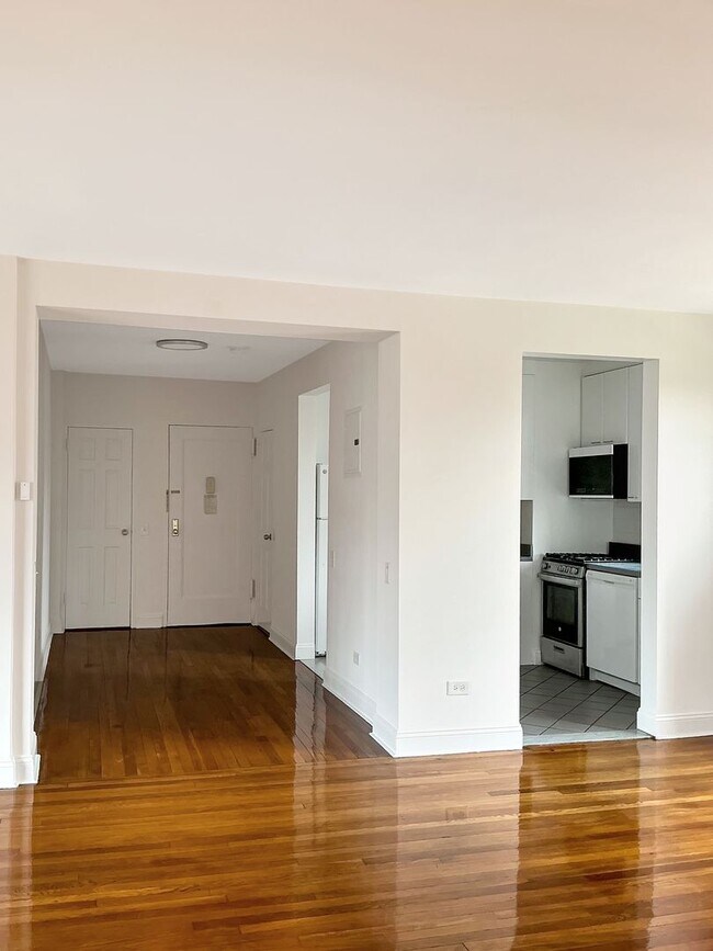 Building Photo - A prized destination in beautiful Forest Hill Garden, a place to call home