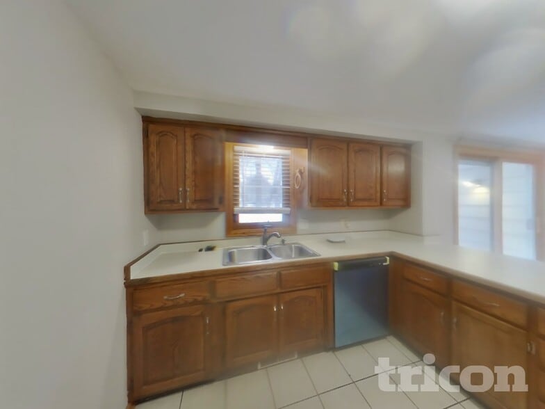 Building Photo - 4845 Orleans Ln N