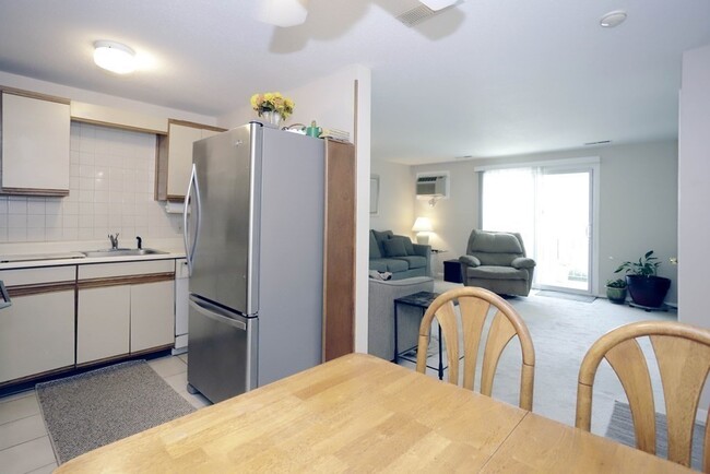 Building Photo - 1261 Church St