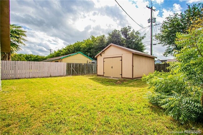 Building Photo - 20 Enfield Ave