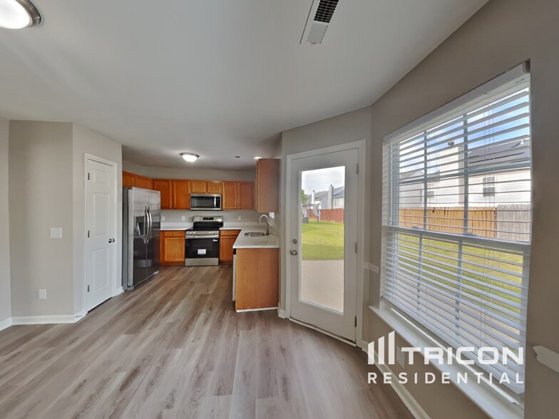 Building Photo - 2531 Cres Forest Dr